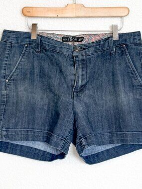 One 5 One Women’s Blue Jean Shorts Size 16 Belt Loops 4-Pocket Button Zip Close